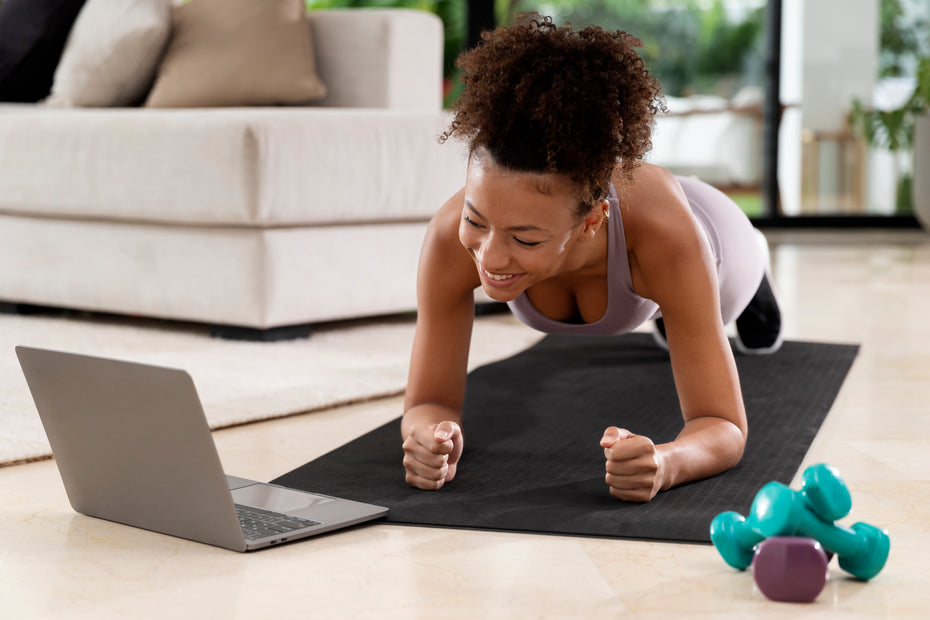 full-shot-woman-training-yoga-mat.jpg__PID:a7ff26d7-c465-442d-897a-43e872b58eea